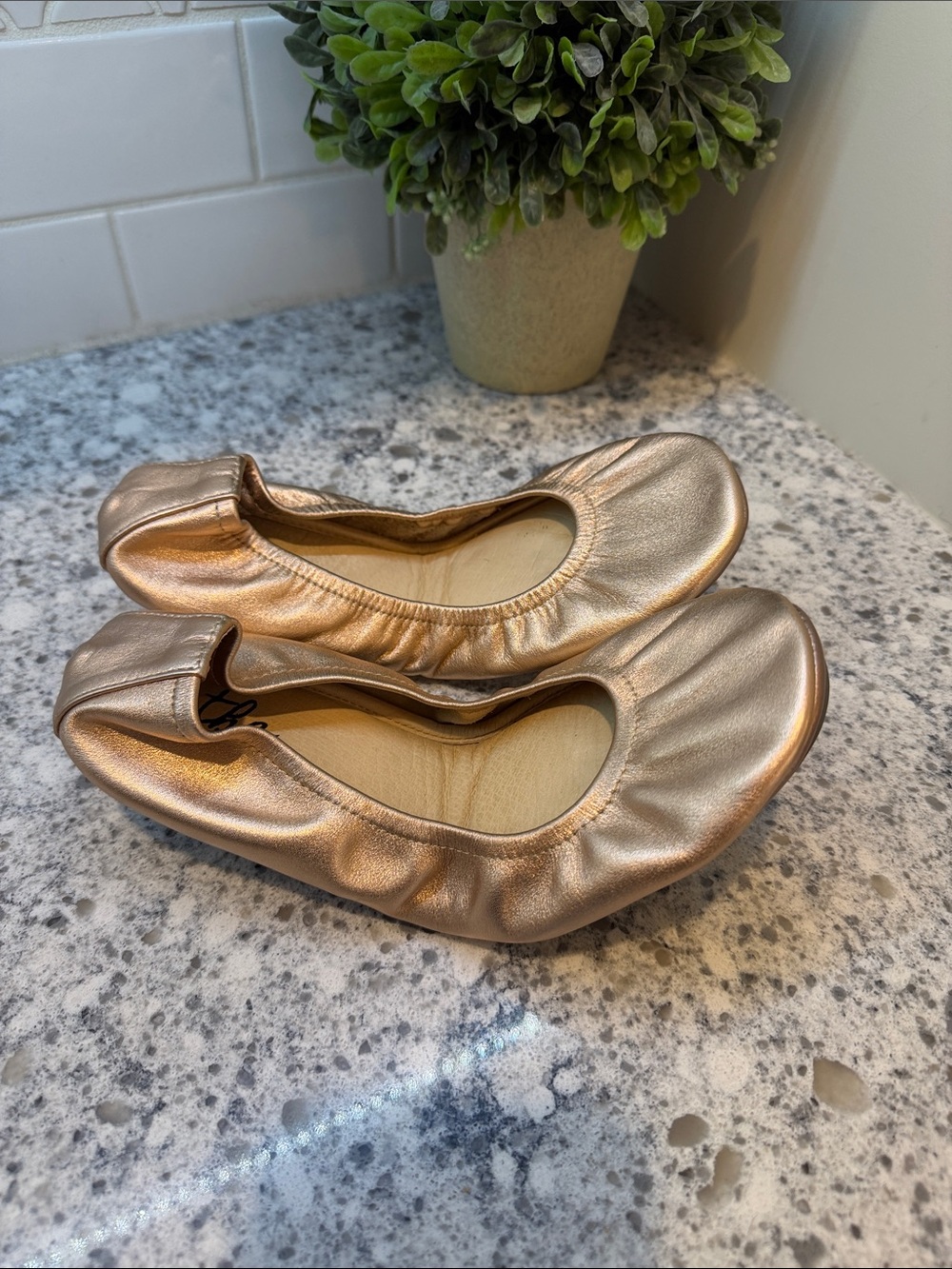 The Storehouse Flats Women's Metallic Rose Gold Ballet Flats size 7 foldable